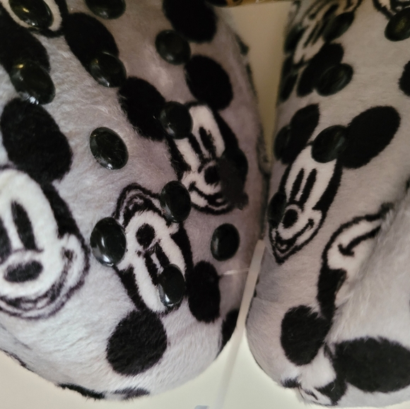 2T-3T DISNEY 90 YRS MICKEY FUZZY BABBA SLIPPER SOC - Picture 2 of 7